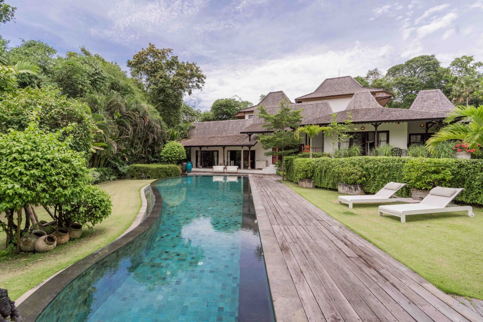 A FAMILY VILLA WITH VINTAGE STYLE